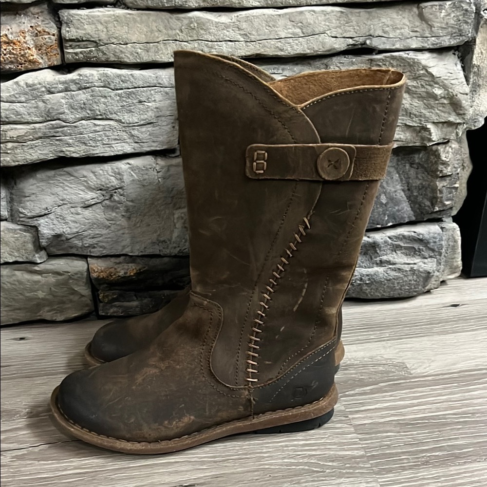 Born leather boots/7.5